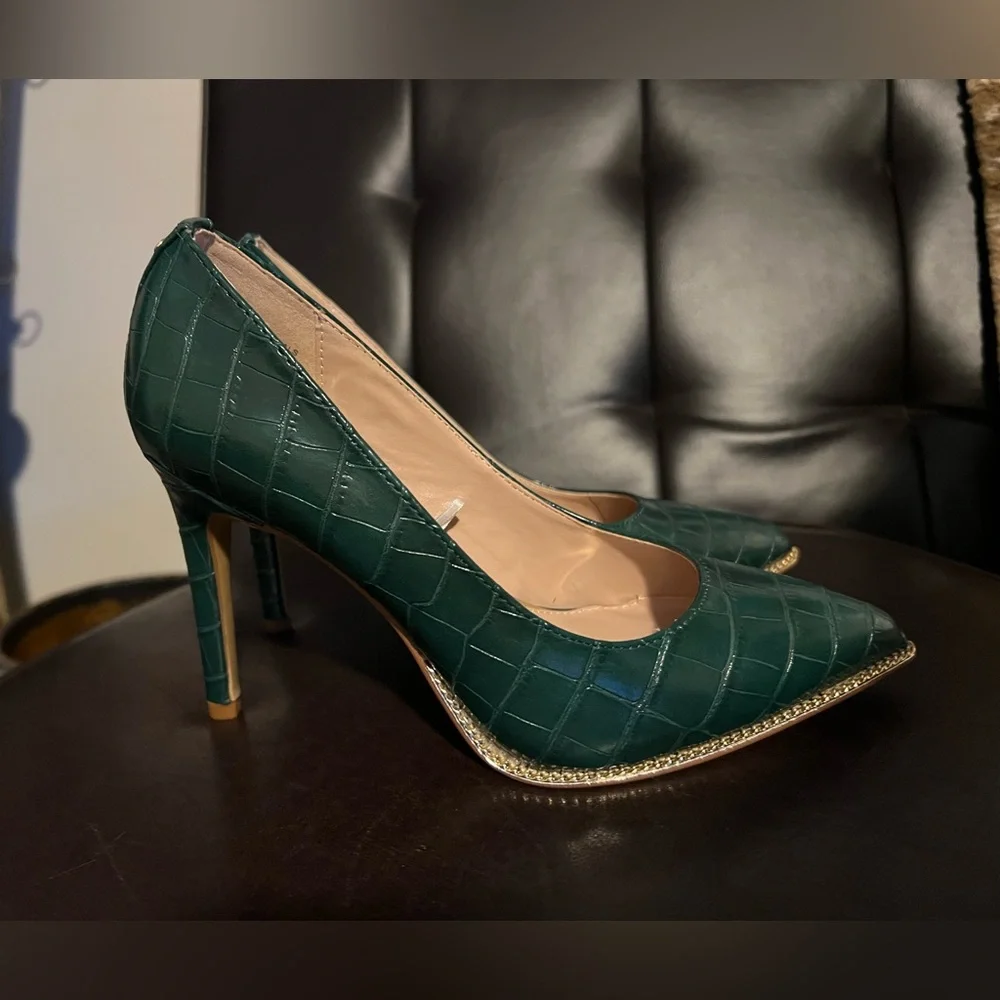 BCBGENERATION Hallix Gold Chain Stiletto Pumps Heels Women’s size 5.5 M - Picture 2 of 15